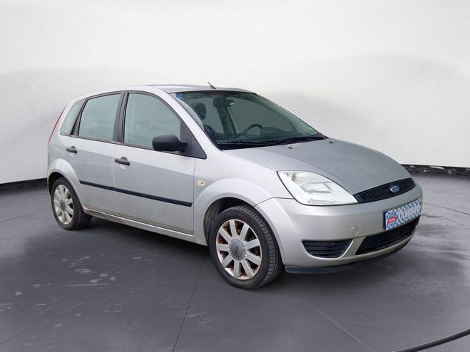 Ford Fiesta 1.3 kit distribution neuf 5 portes te au Gris de 2005