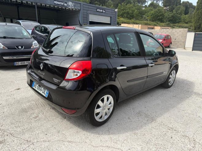 Renault Clio III Privilege 1.5 DCi Noir de 2009