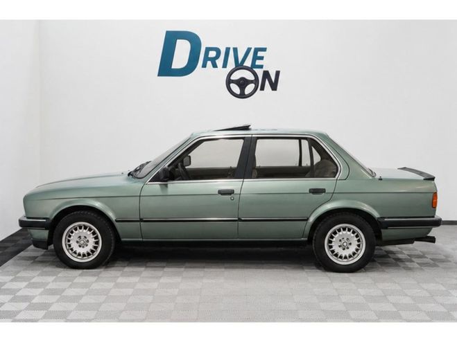 BMW Serie 3 E30 - 323i - BERLINE VERT de 1983