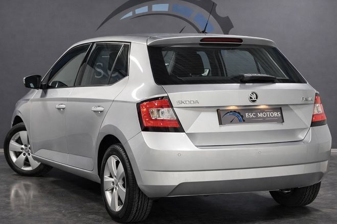 Skoda Fabia 1.2 tsi 90 STYLE Gris de 2015