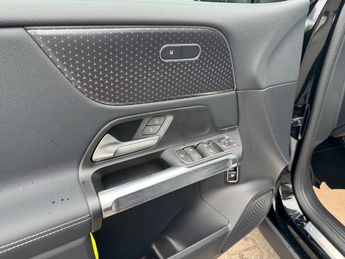  Voir d&eacute;tails -Mercedes Classe E 250  PROGR NAVI LED KAMERA AMBI CARPLAY  &agrave; Leimbach (68)