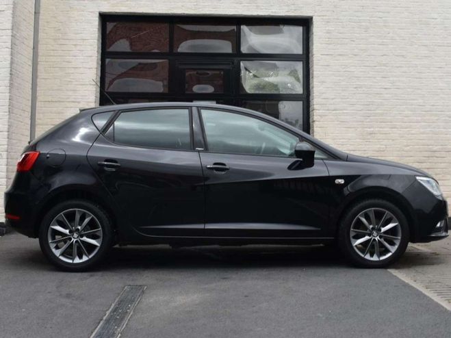 Seat Ibiza 1.4i I-TECH Xenon PDC Cruise Navi Topsta Noir M�tallis� de 