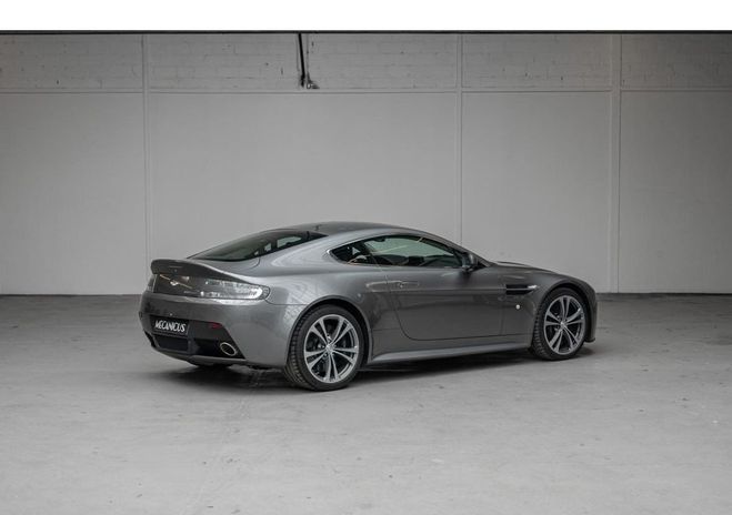 Aston martin V8 Vantage V12 Gris de 2009