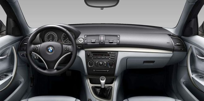 BMW Serie 1 130i 3.0 l6 258ch boite mecanique 1ere m Gris de 2010