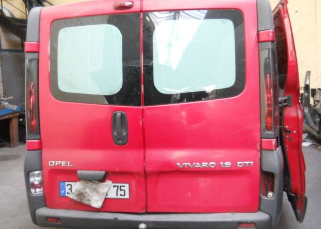 Opel Vivaro cdti pour pieces rouge de 2008