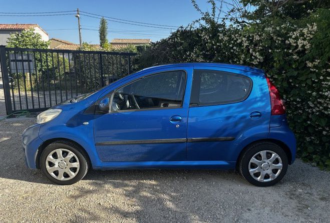Peugeot 107 1.0 12v 68cv Pack Limited 5p / CLIMATISA BLEU de 2010
