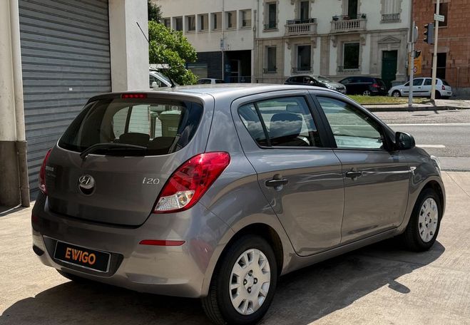 Hyundai I20 (2) 1.2 pack evidence   1ere main faible Gris de 2013