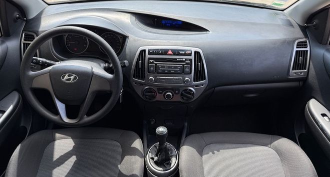 Hyundai I20 (2) 1.2 pack evidence   1ere main faible Gris de 2013