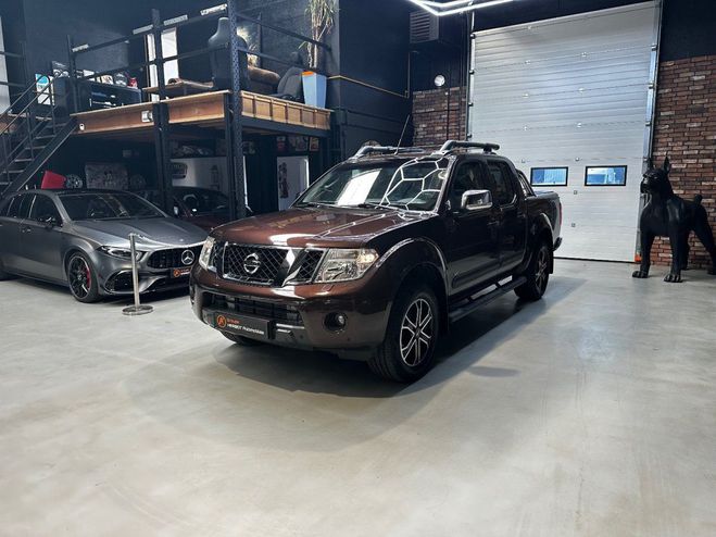 Nissan Navara 3.0 V6 dCi 231 Euro 5 Double Cab LE A Marron de 2015