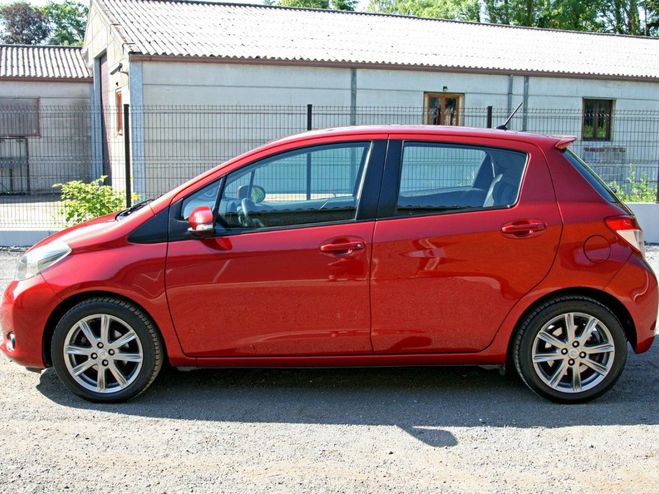 Toyota Yaris 1.3 VVT-i Lounge Rouge m�tallis� de 2012