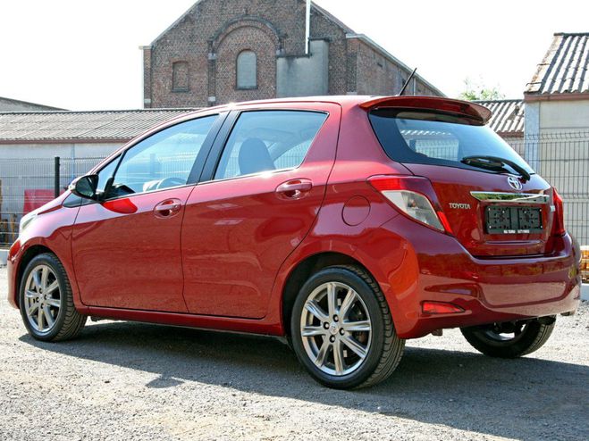 Toyota Yaris 1.3 VVT-i Lounge Rouge m�tallis� de 2012