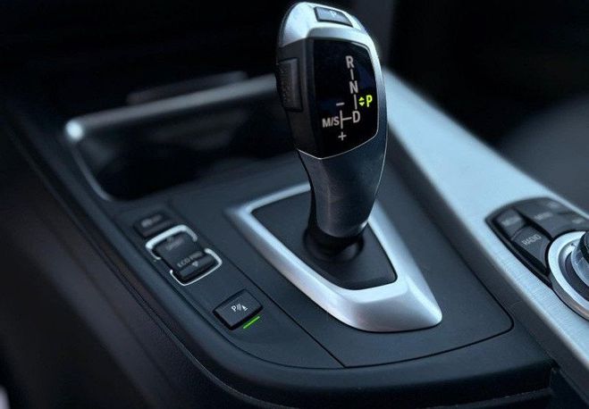 BMW Serie 3 (F30) 320DA 184CH SPORT Gris de 2012