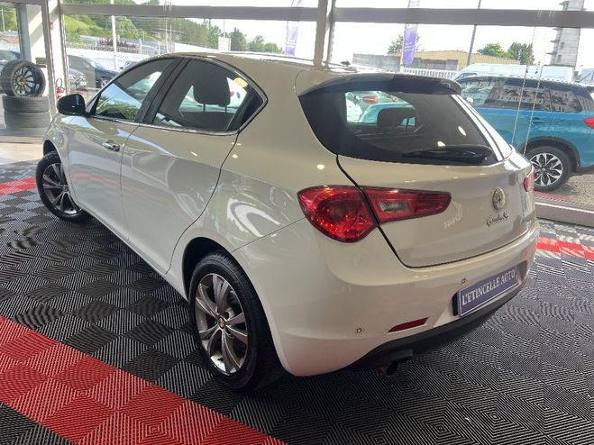 Alfa romeo Giulietta 1.6 JTDm 105 ch SetS Distinctive Blanche de 2012
