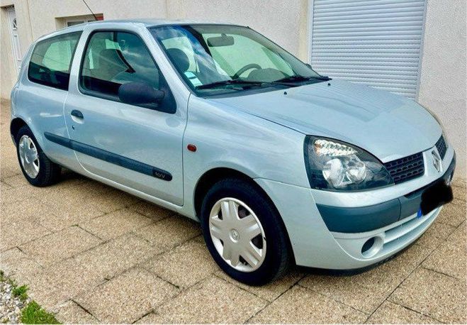 Renault Clio 2 phases 1.2i 75cv 3 portes  de 2002