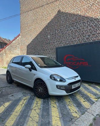  Voir d&eacute;tails -Fiat Punto 1,3 Multijet &agrave; Douai (59)