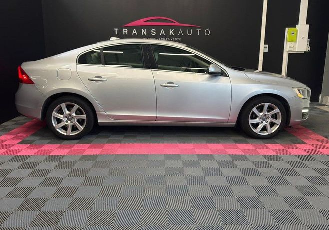 Volvo S60 D2 115ch Momentum SUIVI COMPLET R�VISION Blanc de 2013