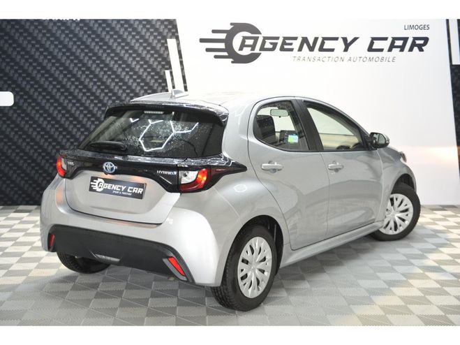 Toyota Yaris Hybride-citadine fiable et confortable GRIS CLAIR de 2022