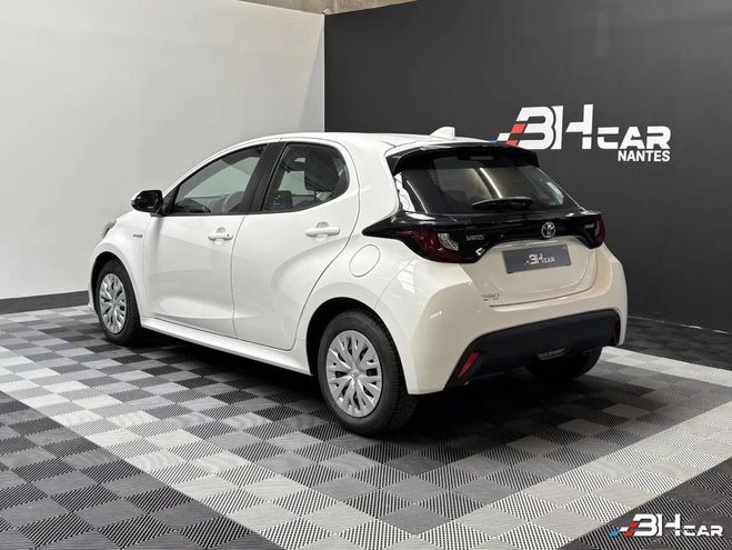 Toyota Yaris 1.5 114H 90 FULL-HYBRID 0.8KWH FRANCE BU Blanc de 2021
