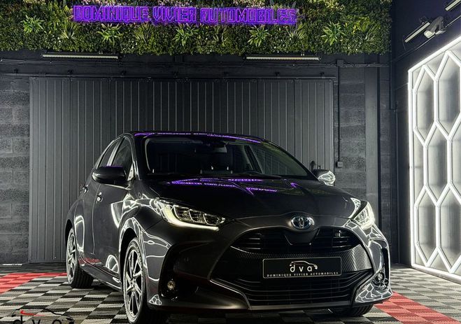 Toyota Yaris 116h Design BVA Gris de 2022