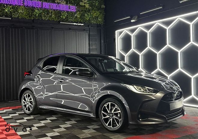 Toyota Yaris 116h Design BVA Gris de 2022