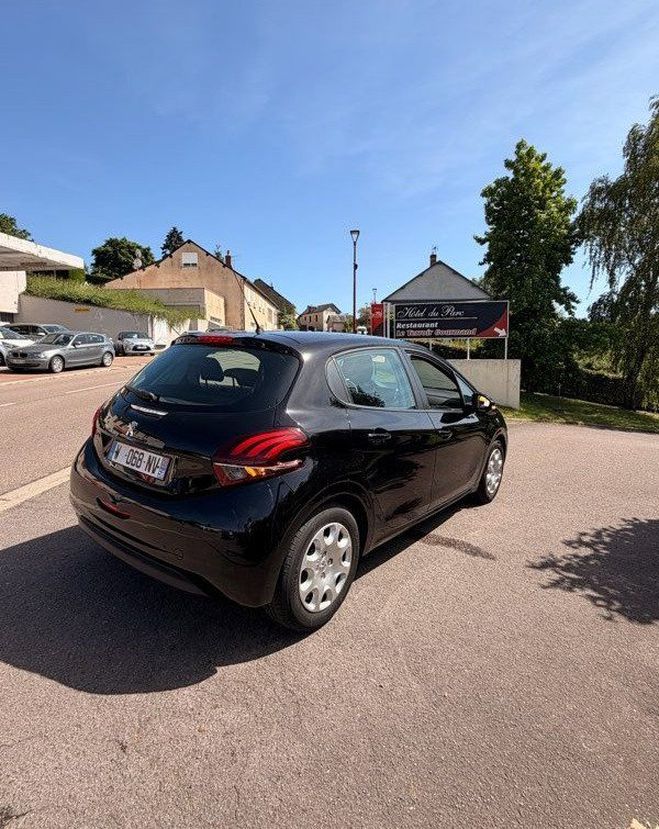 Peugeot 208 1.6 HDI 75 cv Noir de 2018