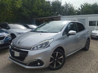  Voir d&eacute;tails -Peugeot 208 1.2 VTI 82 CV STYLE 5P &agrave; �vreux (27)