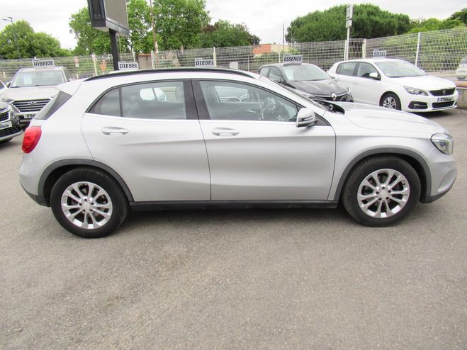 Mercedes Classe GLA 200 CDI INSPIRATION 7G-DCT GRIS C de 2015