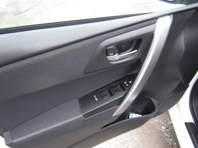 Toyota Auris 124 D-4D Feel! Blanc de 2015