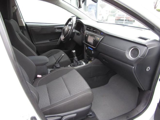 Toyota Auris 124 D-4D Feel! Blanc de 2015