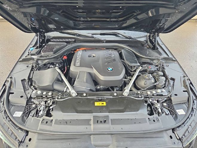 BMW Serie 5 530e PHEV 299 ch BVA8 M Sport 4p BLACK SAPPHIRE METALLIC de 2025