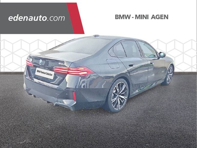 BMW Serie 5 530e PHEV 299 ch BVA8 M Sport 4p BLACK SAPPHIRE METALLIC de 2025
