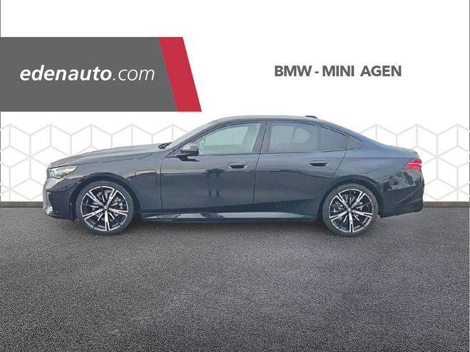 BMW Serie 5 530e PHEV 299 ch BVA8 M Sport 4p BLACK SAPPHIRE METALLIC de 2025