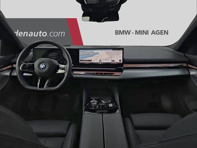 BMW Serie 5 530e PHEV 299 ch BVA8 M Sport 4p BLACK SAPPHIRE METALLIC de 2025