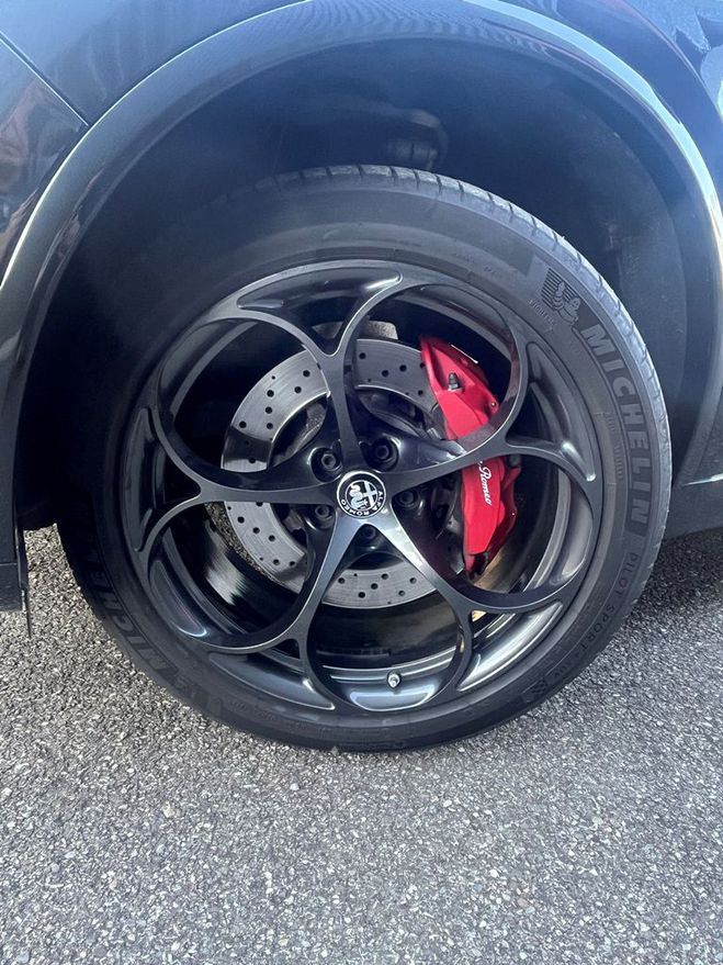 Alfa romeo Stelvio Quadrifoglio � Sparco carbon � Akrapovic  de 2021