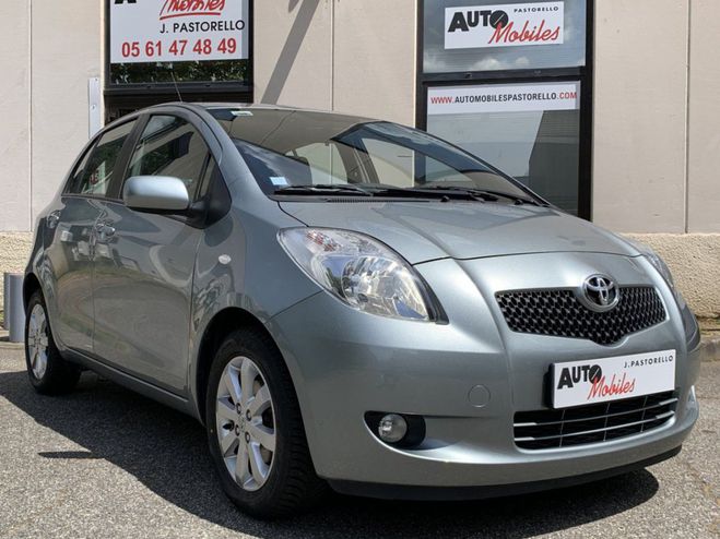 Toyota Yaris 1.3 VVT-I 87 CH TEAM 5 PORTES GRIS FONCE METAL de 2009
