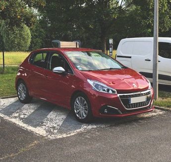  Voir d&eacute;tails -Peugeot 208 110CV Allure &agrave; Fameck (57)