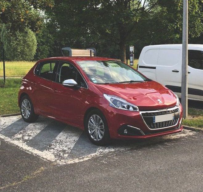 Peugeot 208 110CV Allure Rouge de 2015