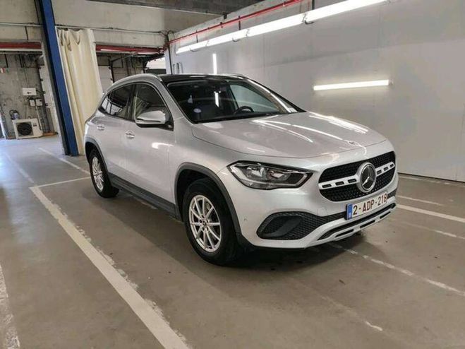 Mercedes Classe GLA 200 7GTRONIC TISSU CUIR-LED-NAVI-TOIT PA Argent M�tallis� de 
