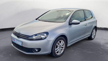 Volkswagen Golf vi 1.6 tdi 105ch dsg7 gps bluetooth rada 2011 d'occasion a Villers-Saint-Paul (60)