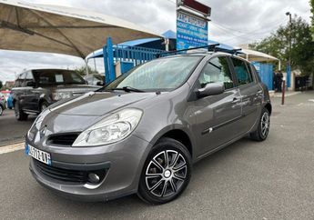  Voir d&eacute;tails -Renault Clio 3 5 portes 1.5l DCI &agrave; Montfermeil (93)
