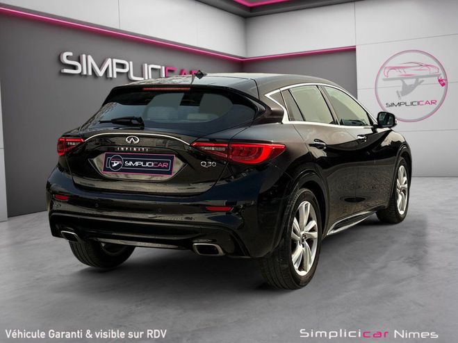 Infiniti Q30 1.6T 122 LUXE Noir de 2016