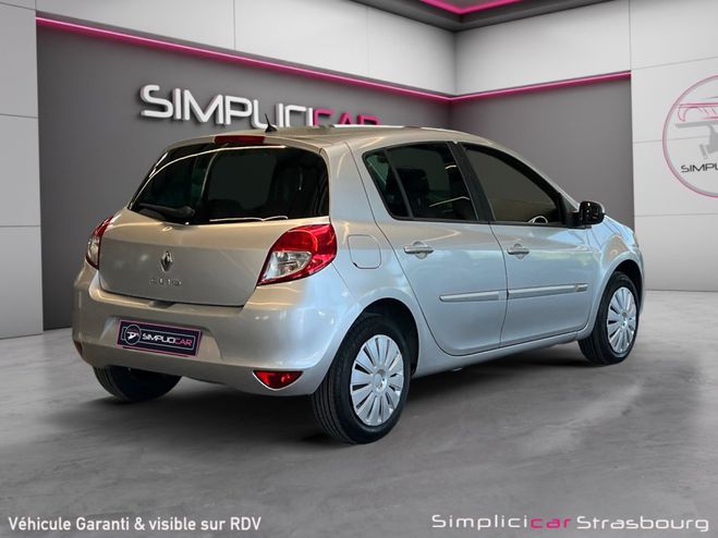 Renault Clio III (2) 1.2 TCE 100 EXPRESSION 5P Autre de 2009