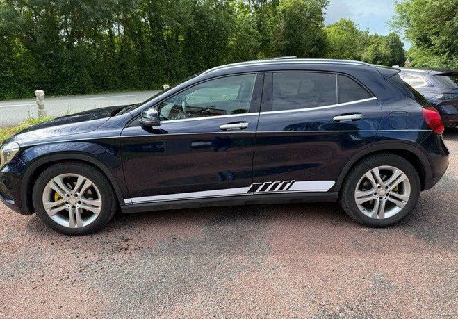 Mercedes Classe GLA Classe 200 BVA   Attelage Toit ouvrant Bleu de 2017