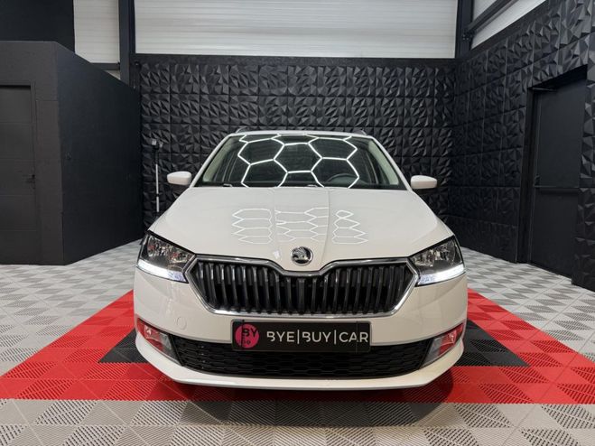 Skoda Fabia Combi III 3 BREAK AMBITION 1.0l TSI 95CH BLANC de 2023