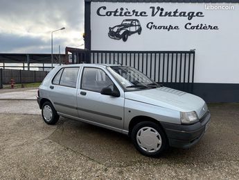  Voir d&eacute;tails -Renault Clio 1.2 rt 2eme main direction assist�e &agrave;   La Boisse (01)