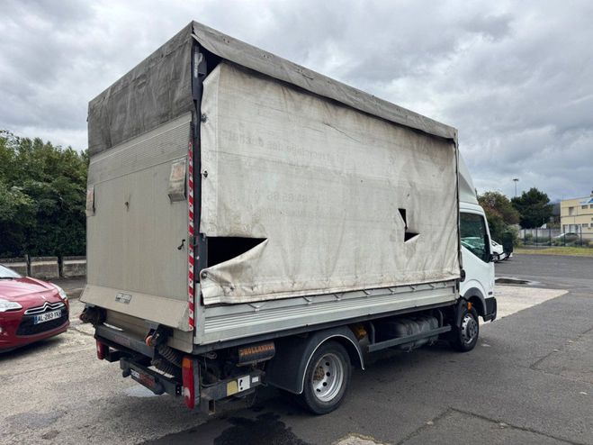 Nissan Cabstar 2.5 DCI 130CH Blanc de 2012