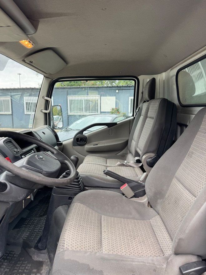 Nissan Cabstar 2.5 DCI 130CH Blanc de 2012