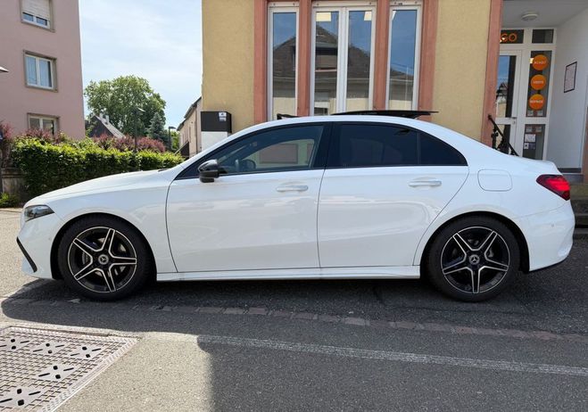 Mercedes Classe A LIMOUSINE 1.3 180 135 HYBRID AMG LINE BV Blanc de 2023