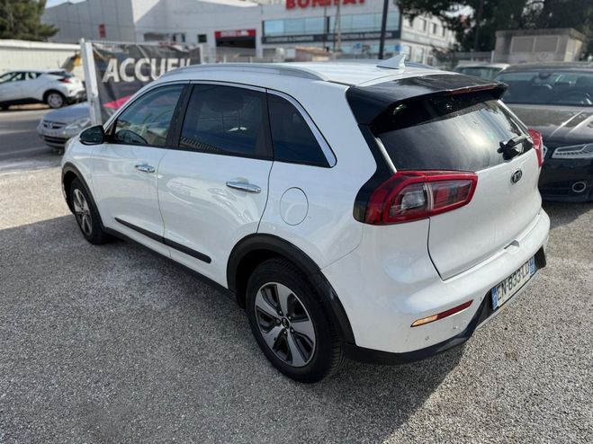 Kia Niro 1.6 GDI 105CH ISG + ELECTRIQUE 43.5CH AC Blanc de 2017