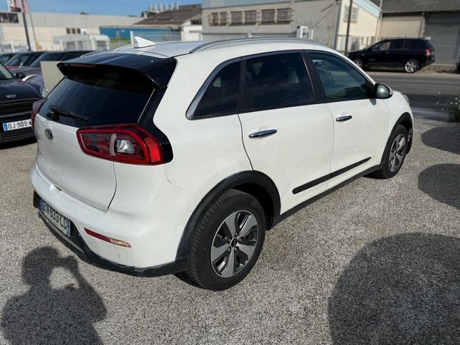 Kia Niro 1.6 GDI 105CH ISG + ELECTRIQUE 43.5CH AC Blanc de 2017